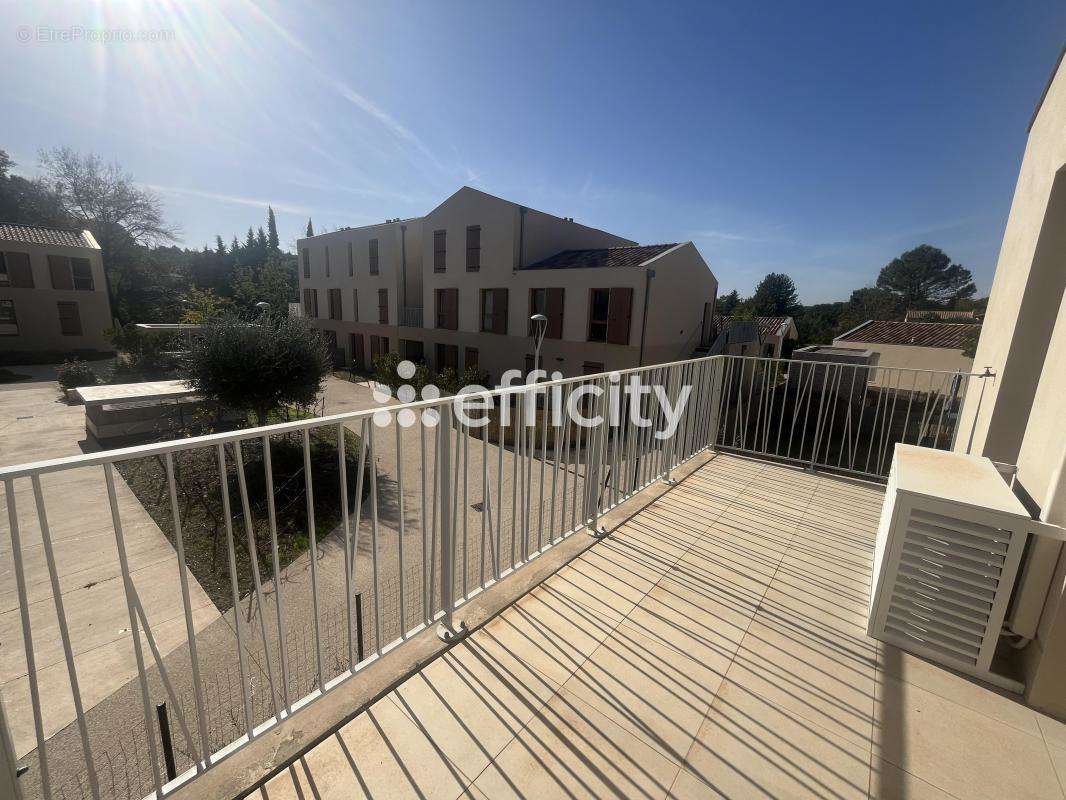 Appartement à CHATEAUNEUF-LE-ROUGE