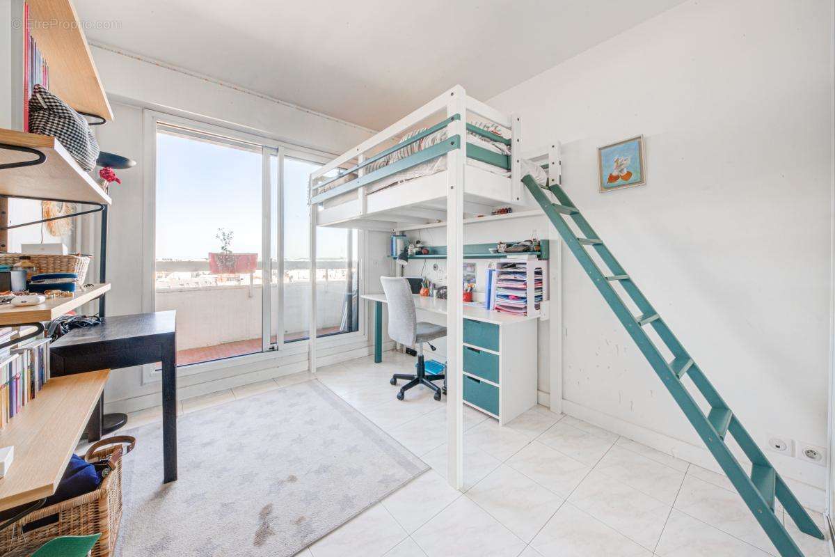 Appartement à LEVALLOIS-PERRET