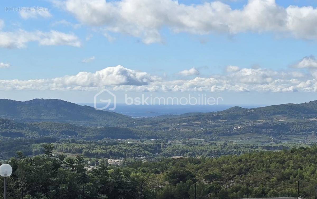 Terrain à LE CASTELLET