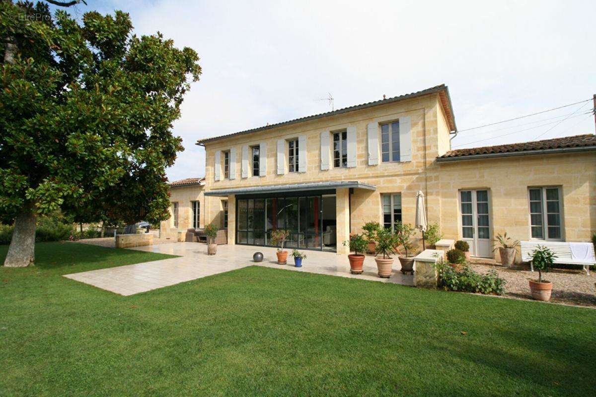 Maison à SAINT-EMILION