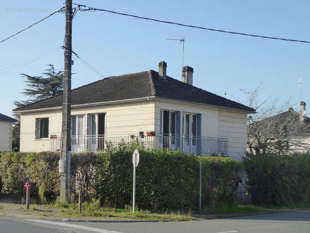 Maison à SAINT-PANTALEON-DE-LARCHE