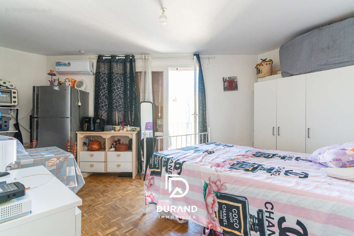 Appartement à MARSEILLE-1E