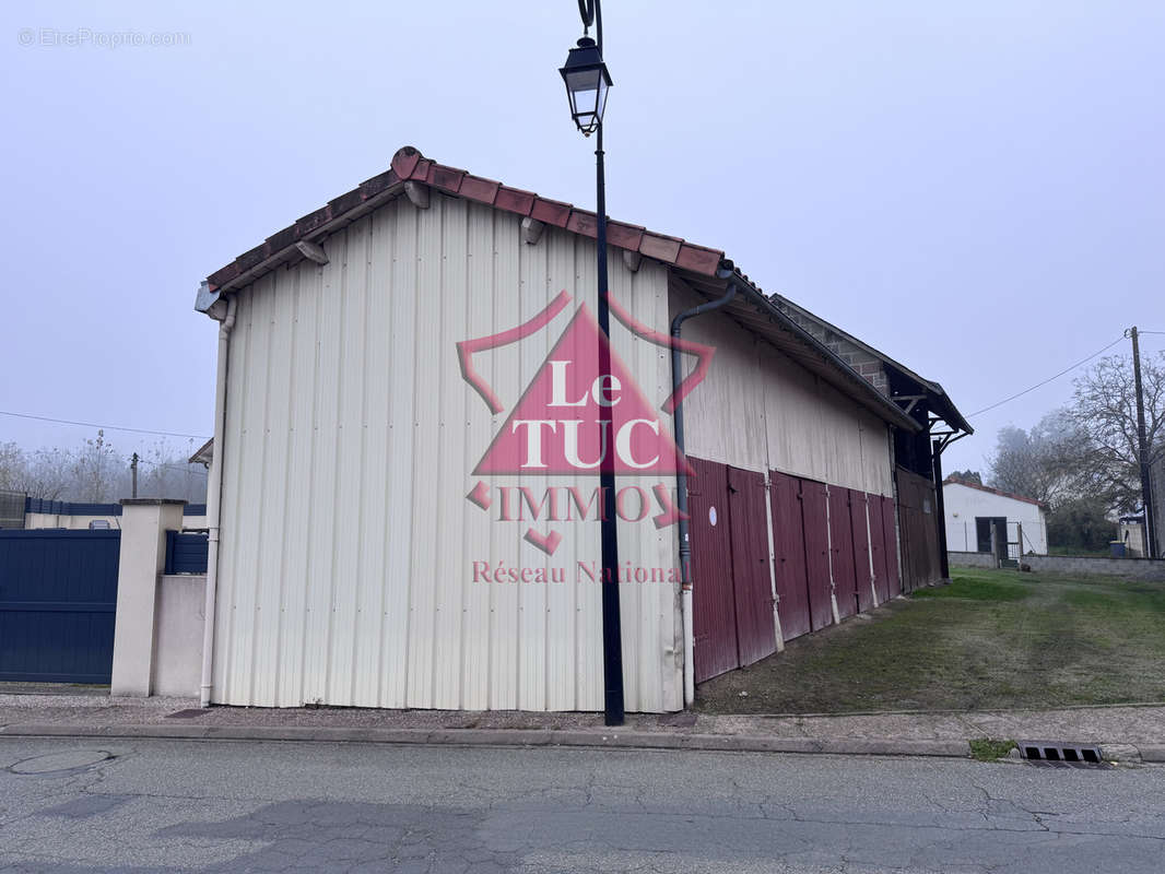 Parking à SECONDIGNY