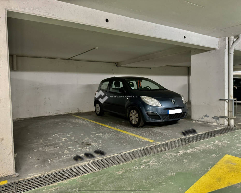 Parking à PARIS-15E