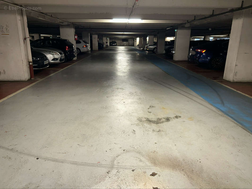 Parking à PARIS-15E