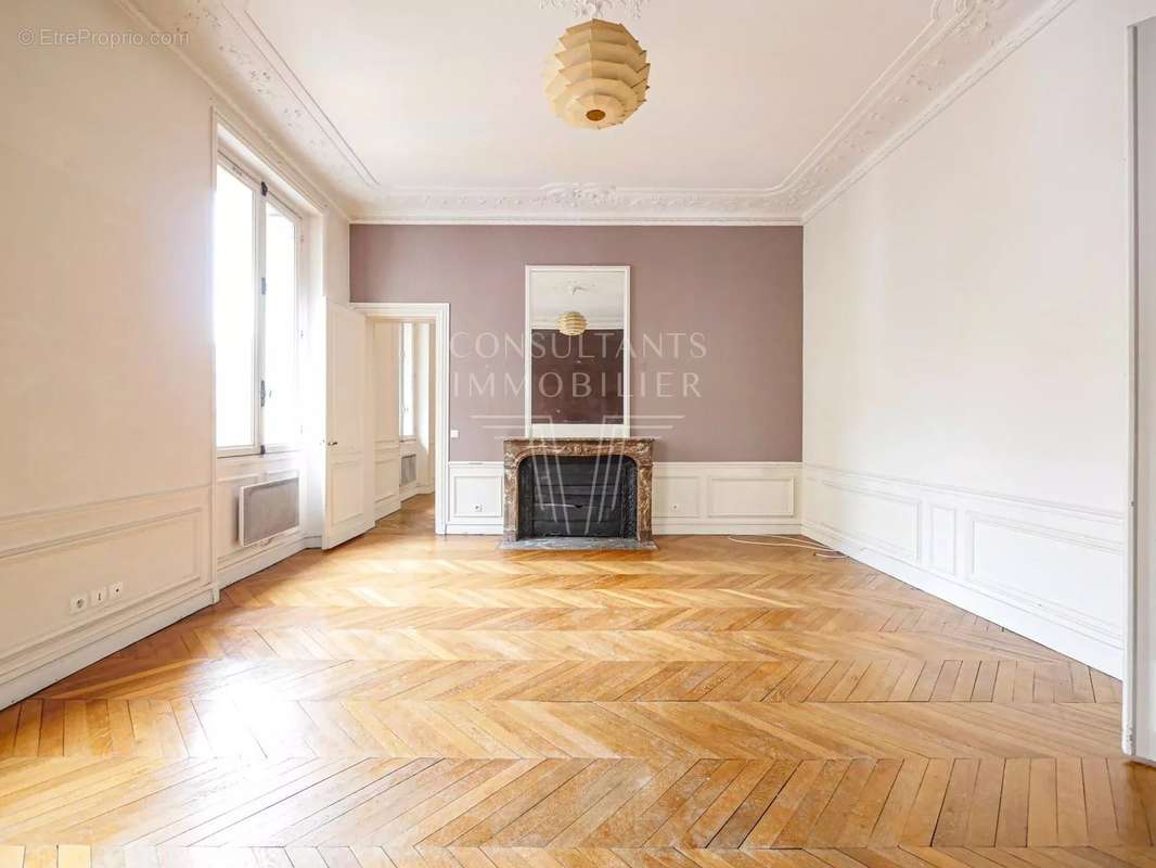 Appartement à PARIS-16E