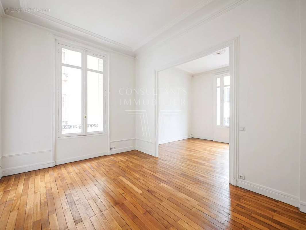 Appartement à PARIS-16E