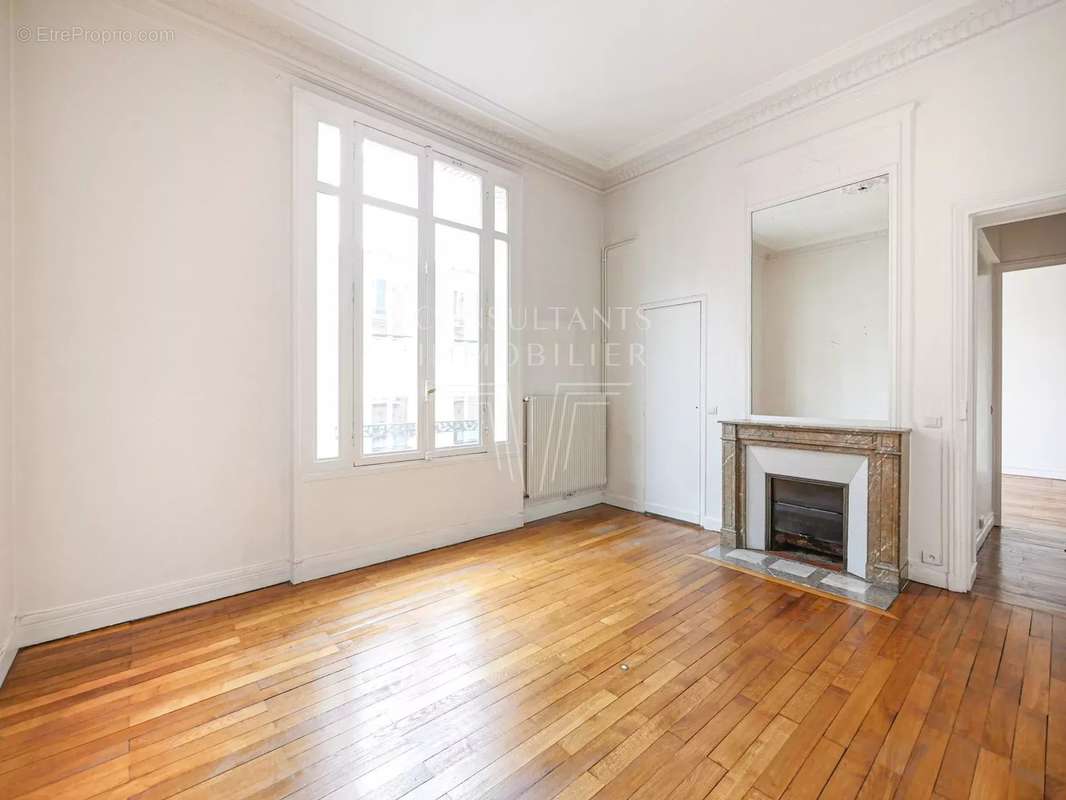 Appartement à PARIS-16E