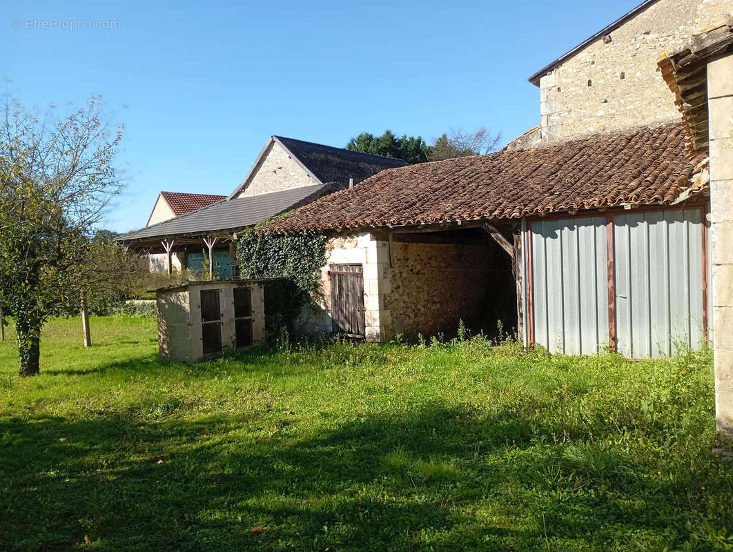 Maison à LA PUYE