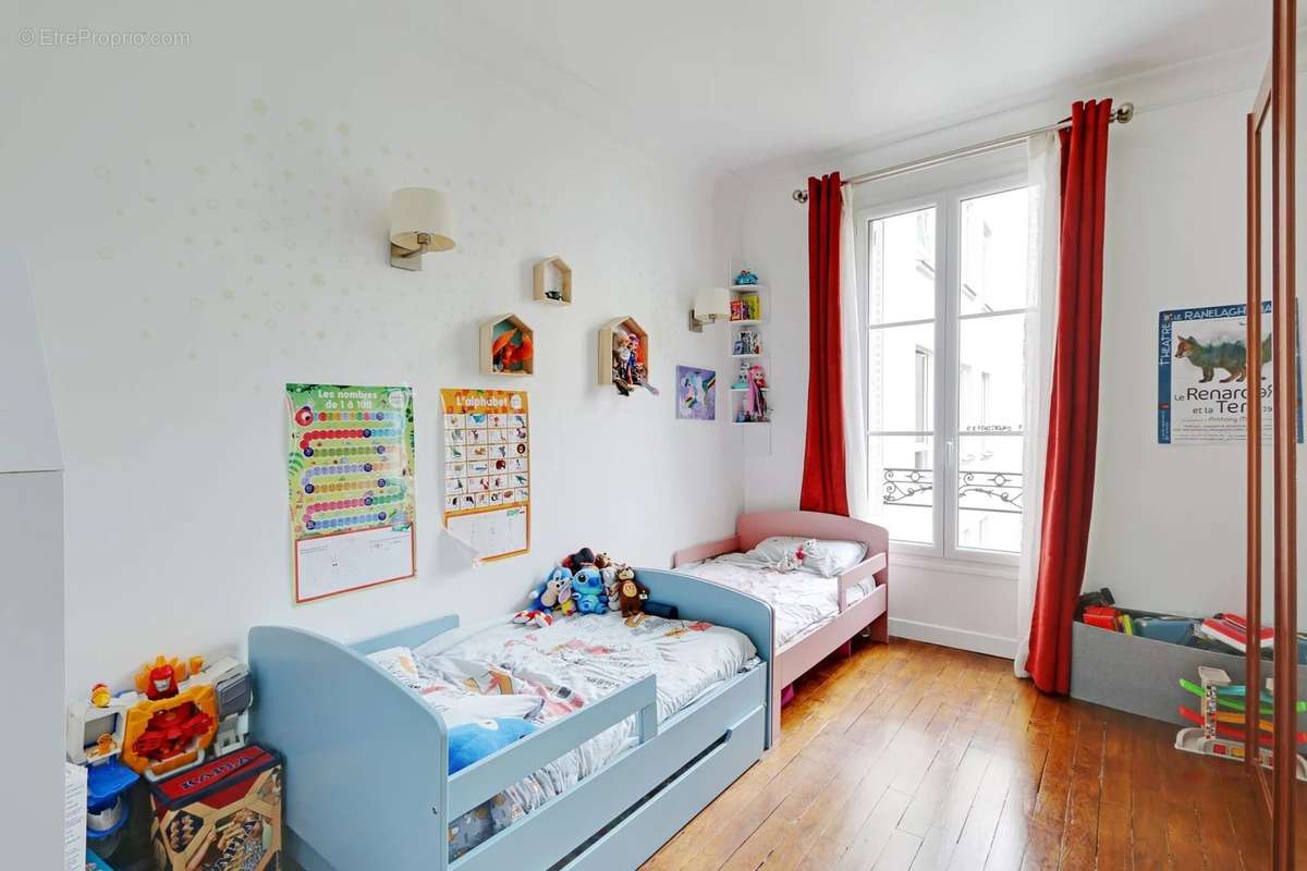 Appartement à PARIS-16E