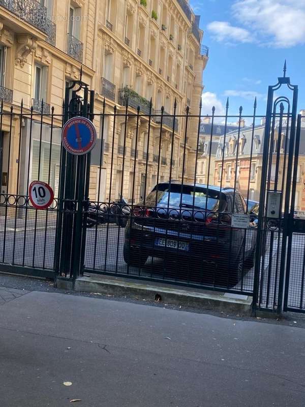 Appartement à PARIS-16E