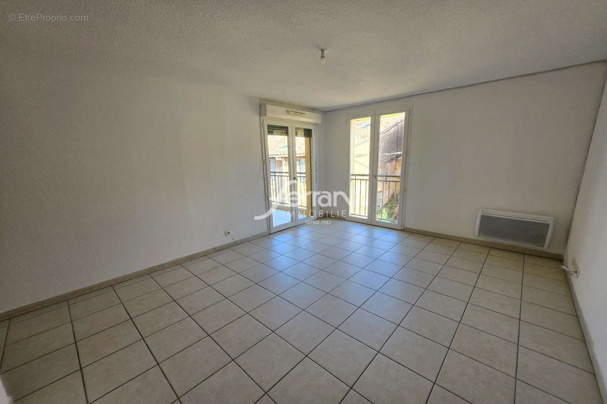 Appartement à SALERNES