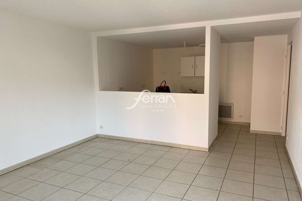 Appartement à SALERNES