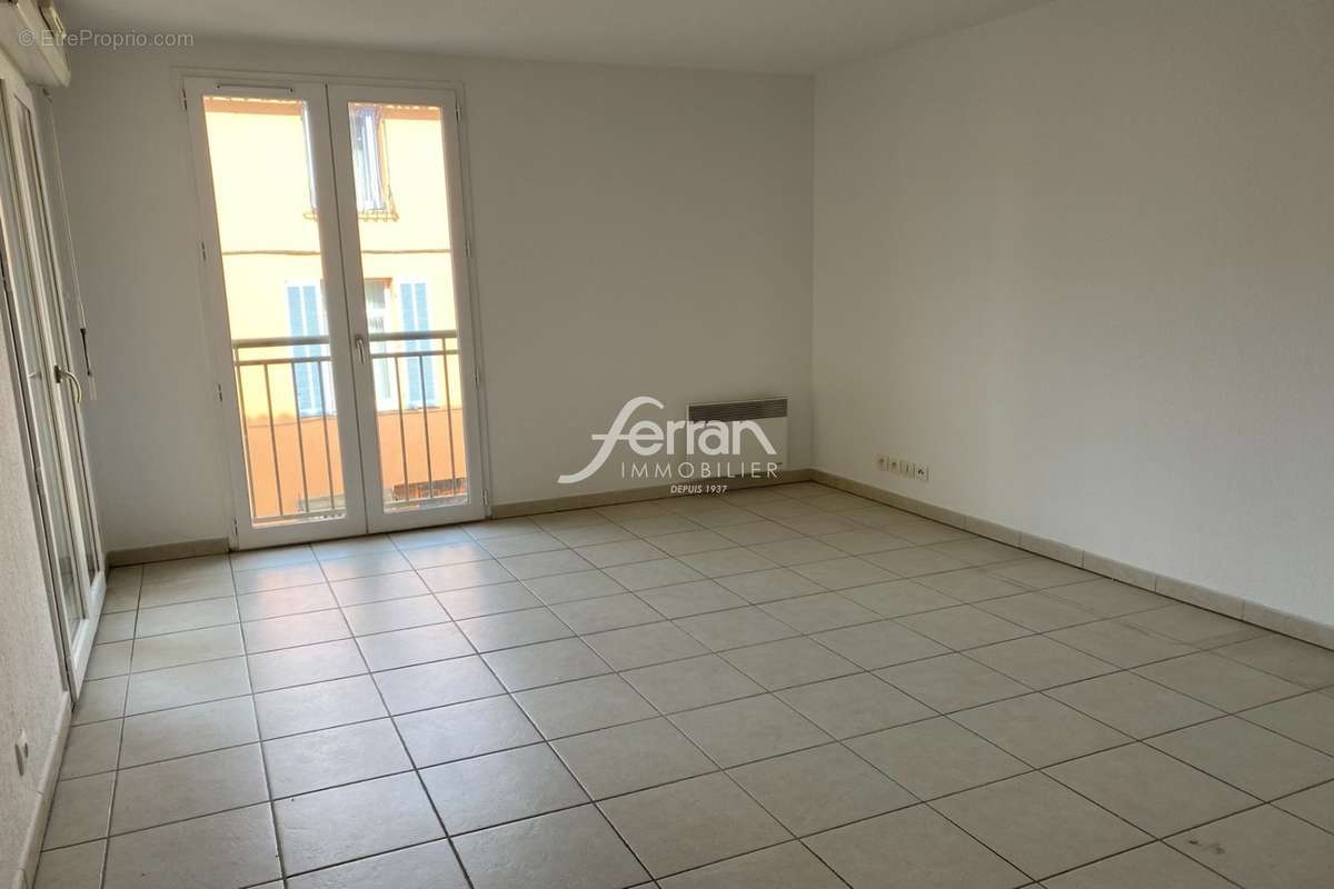 Appartement à SALERNES