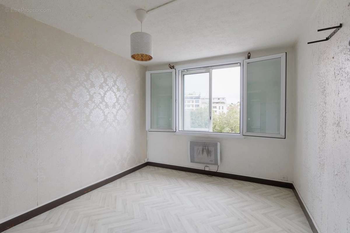 Appartement à MARSEILLE-4E