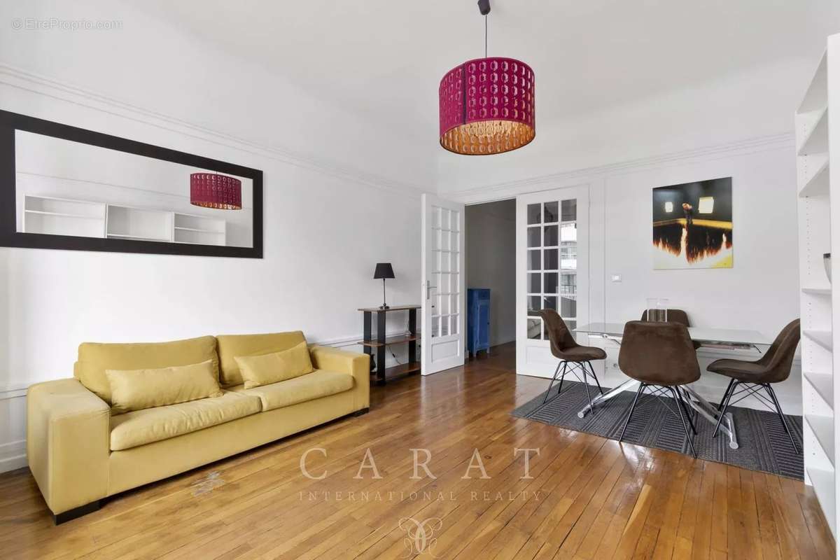 Appartement à PARIS-17E