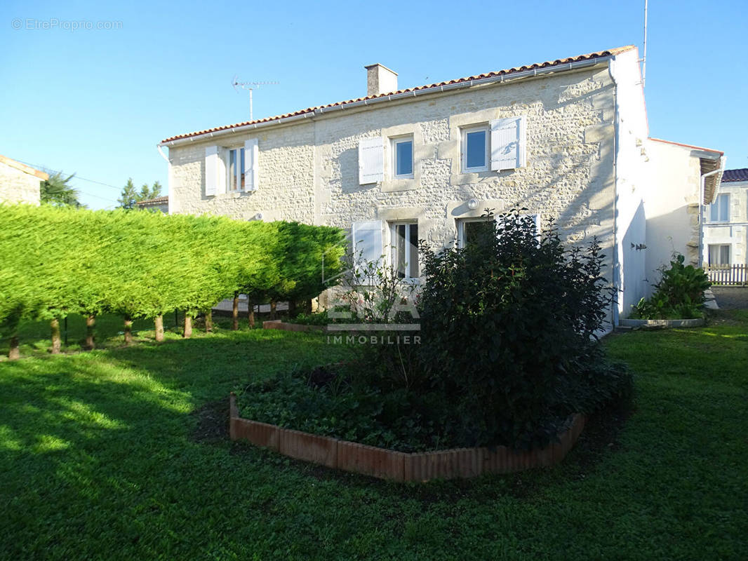 Maison à SURGERES