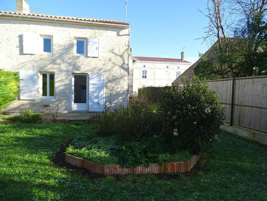 Maison à SURGERES