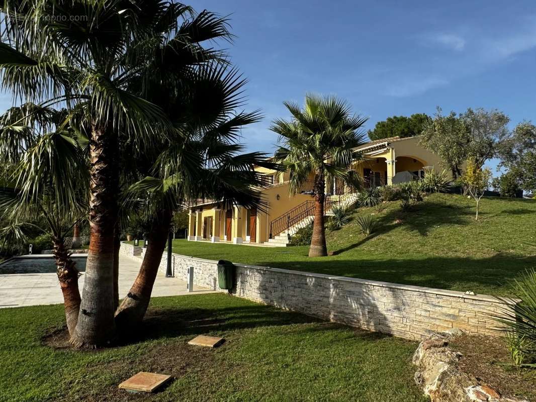 Maison à LES ADRETS-DE-L&#039;ESTEREL