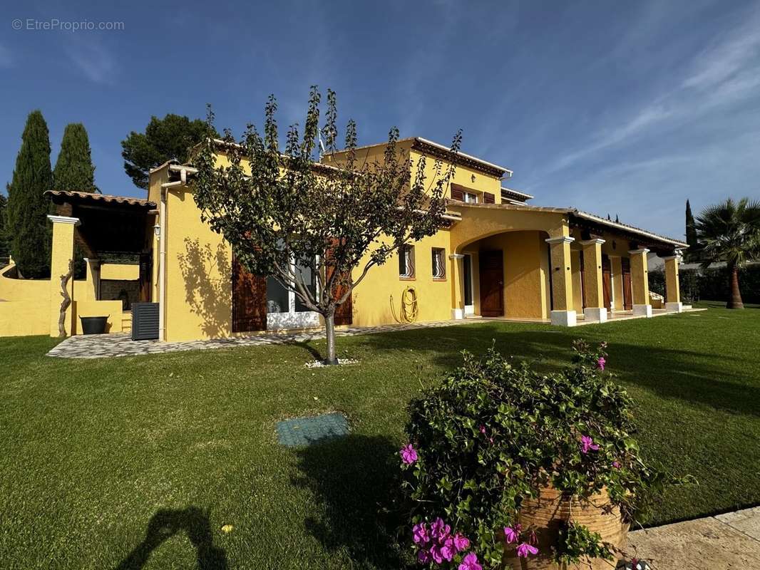 Maison à LES ADRETS-DE-L&#039;ESTEREL