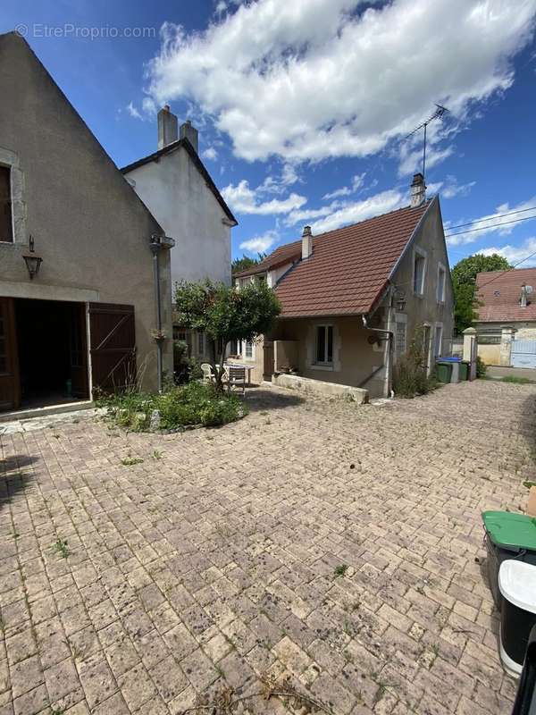 Maison à LUCY-SUR-YONNE