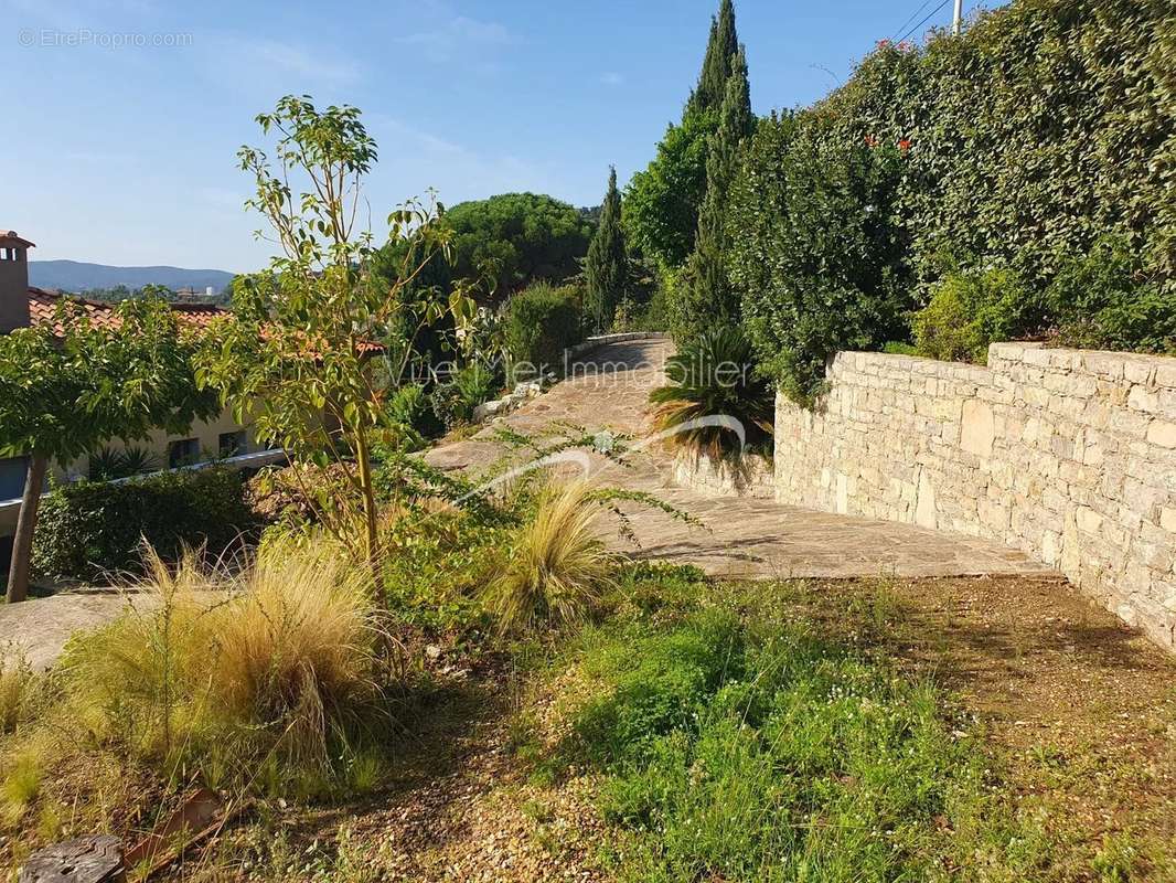 Terrain à LE LAVANDOU