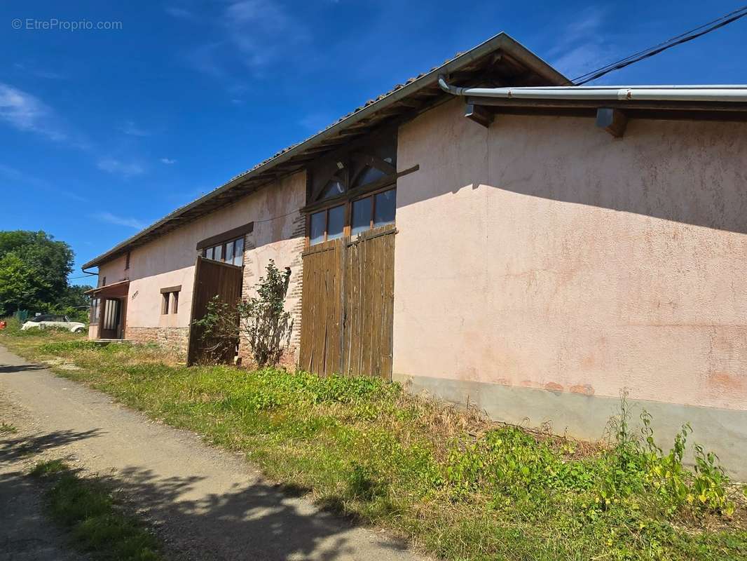 Maison à BAGE-LE-CHATEL