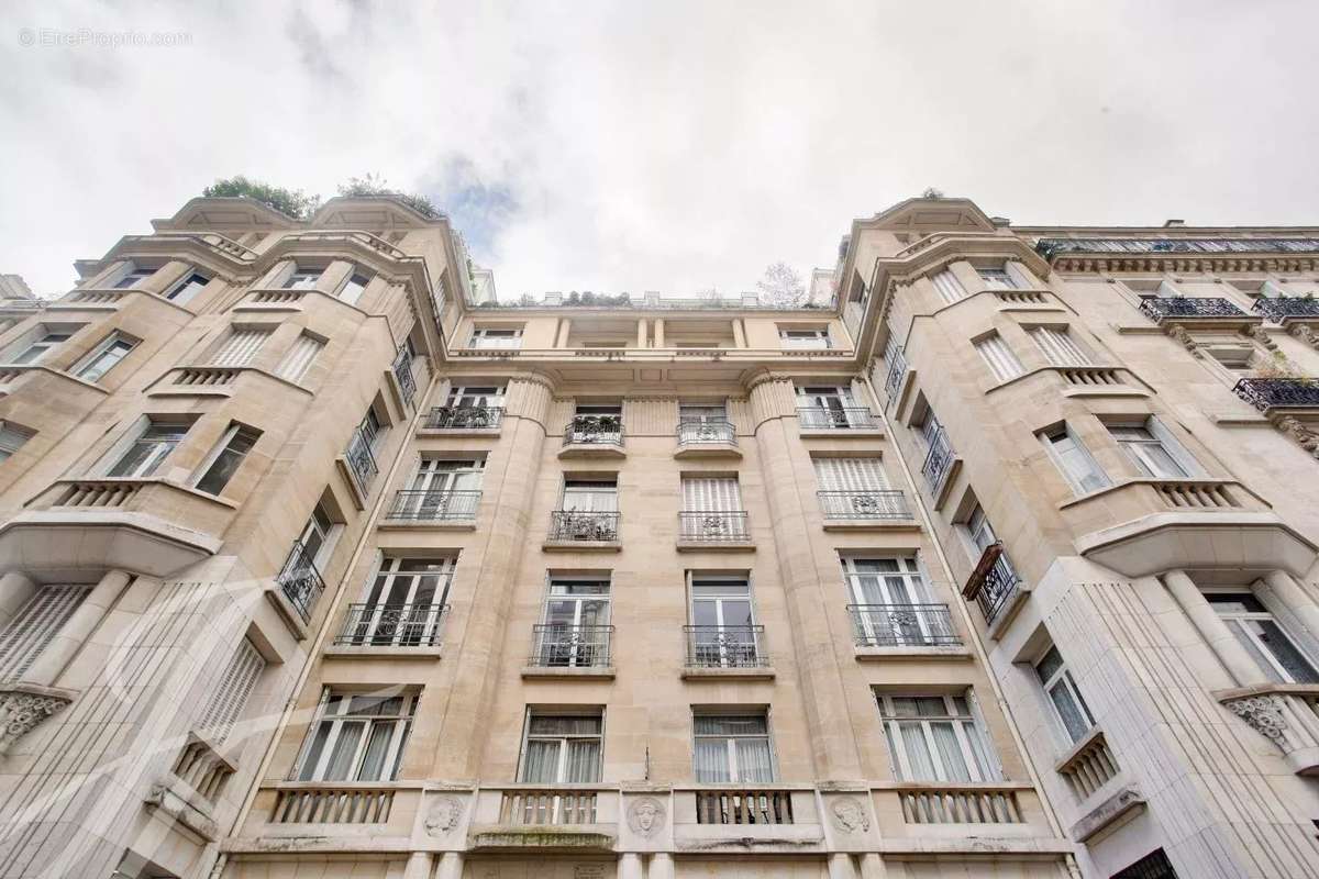 Appartement à PARIS-17E