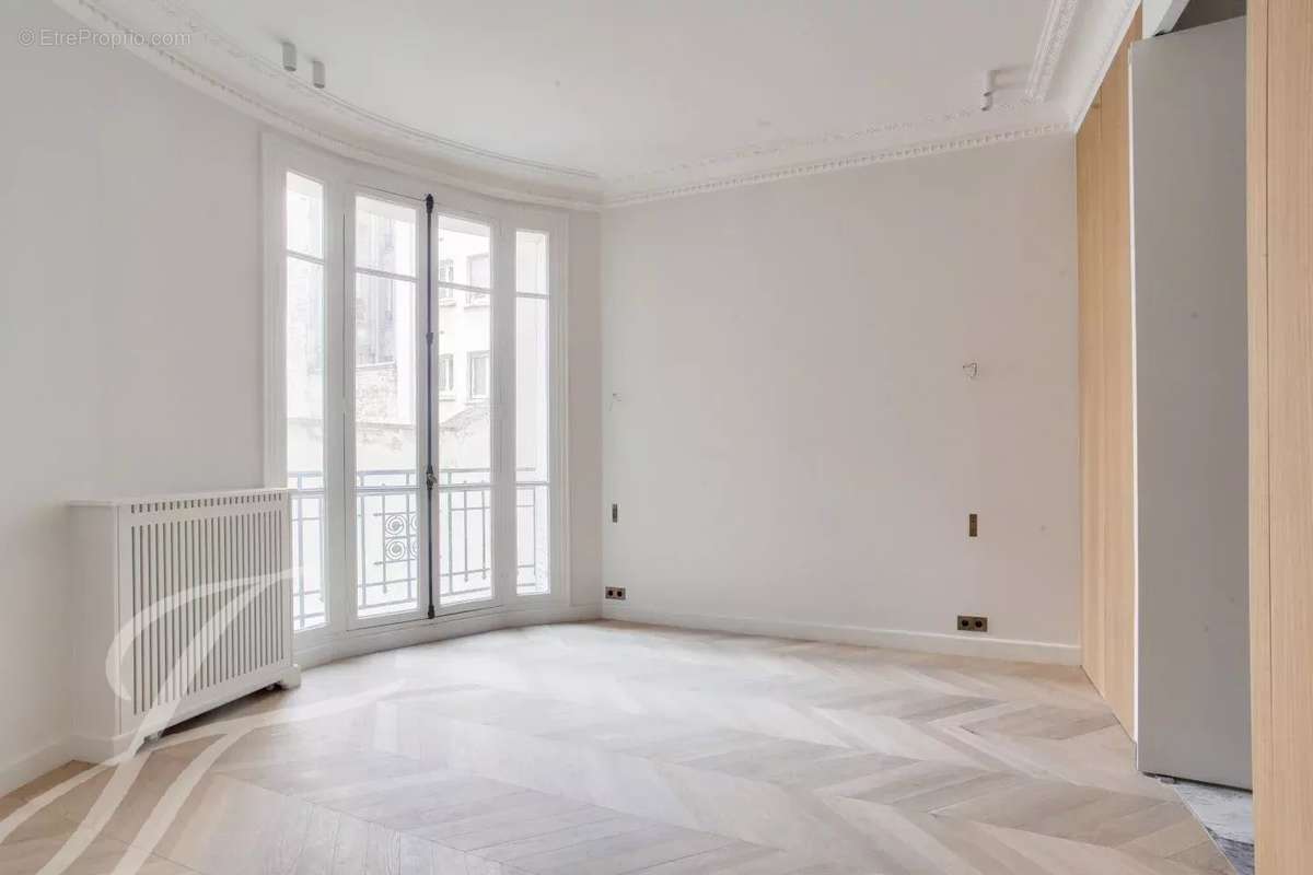 Appartement à PARIS-17E