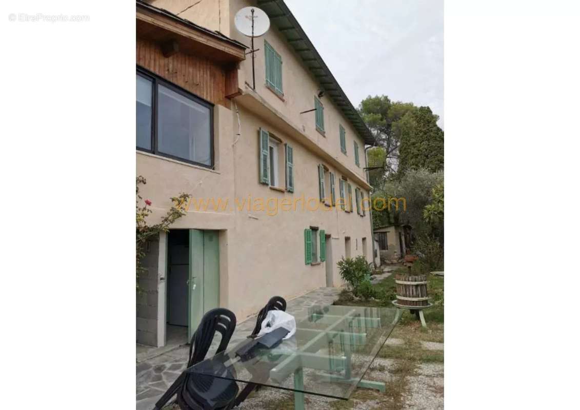 Appartement à CONTES