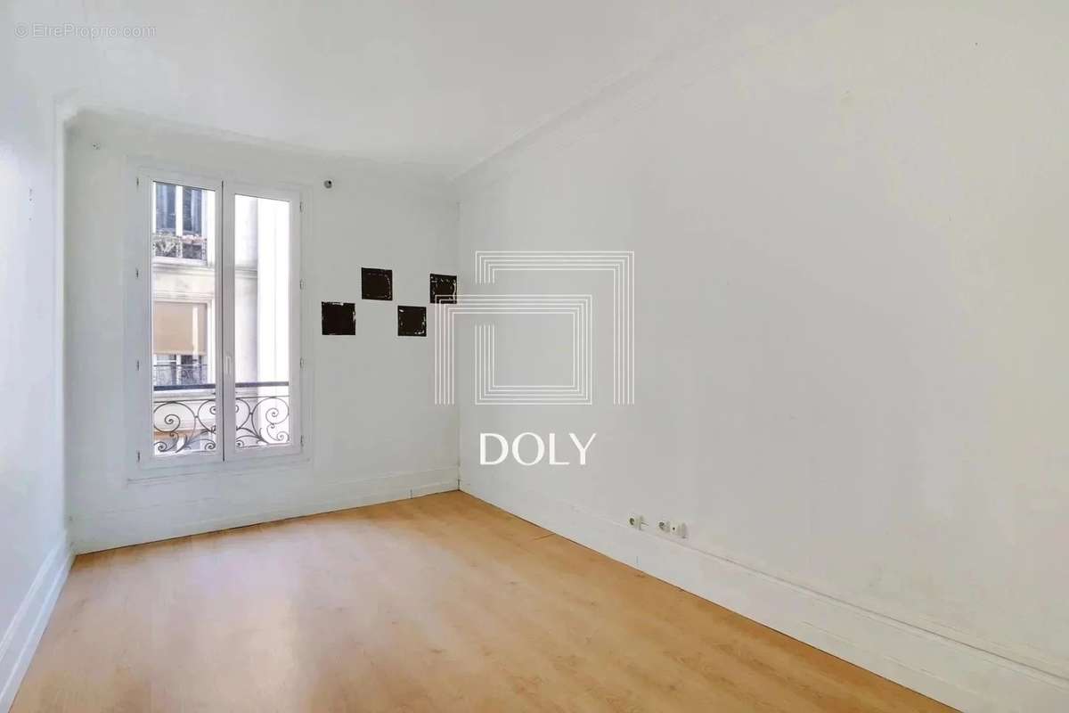 Appartement à PARIS-17E