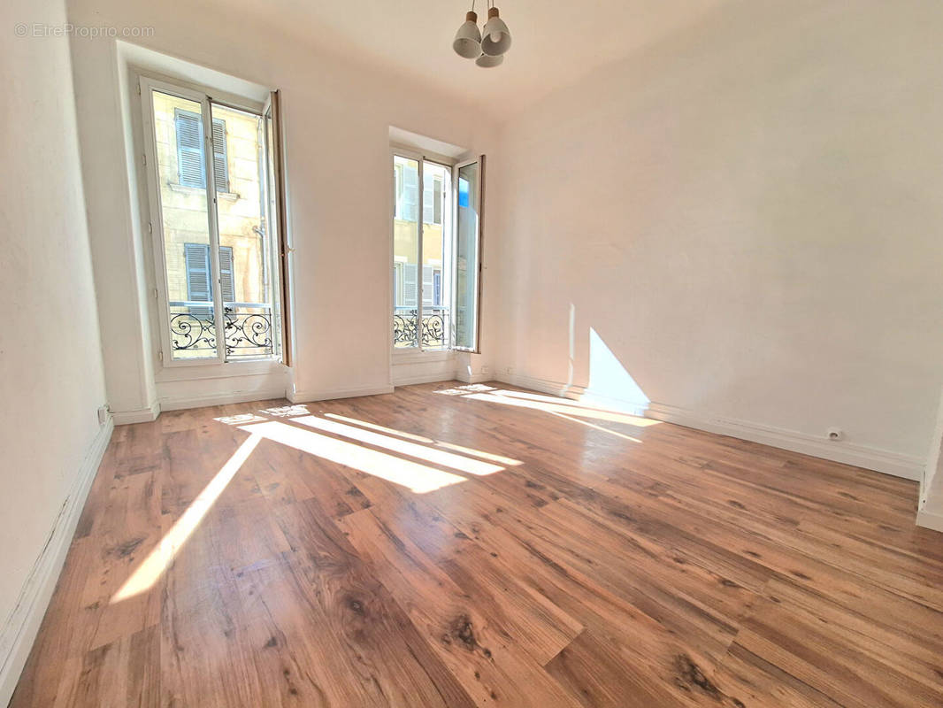 Appartement à MARSEILLE-5E