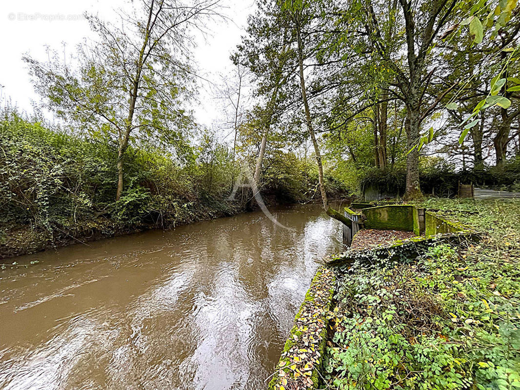 Terrain à CANDE-SUR-BEUVRON