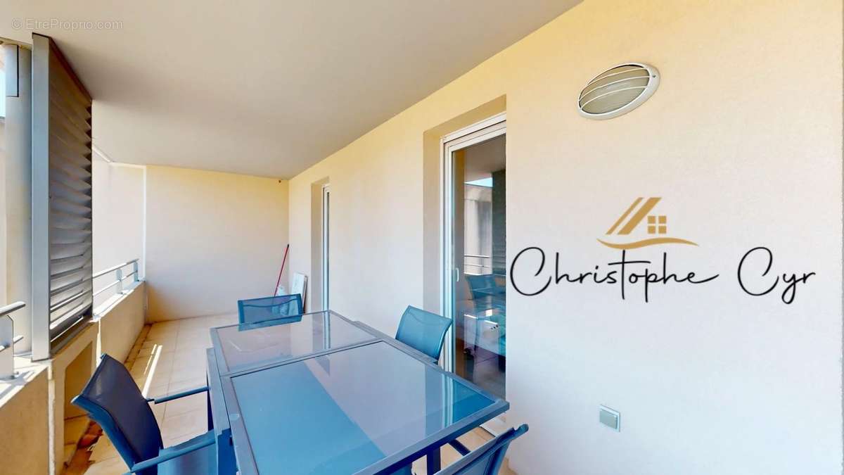 Appartement à ROQUEBRUNE-SUR-ARGENS