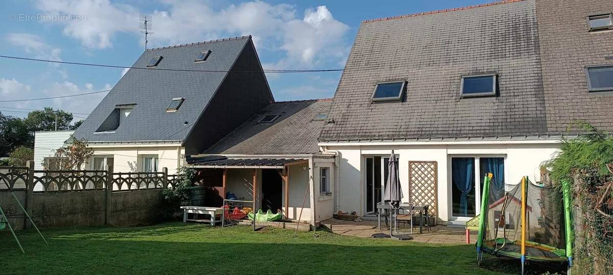 Maison à NOYAL-PONTIVY