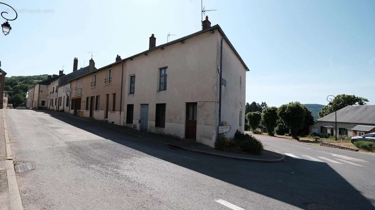 Maison à CUSSY-EN-MORVAN