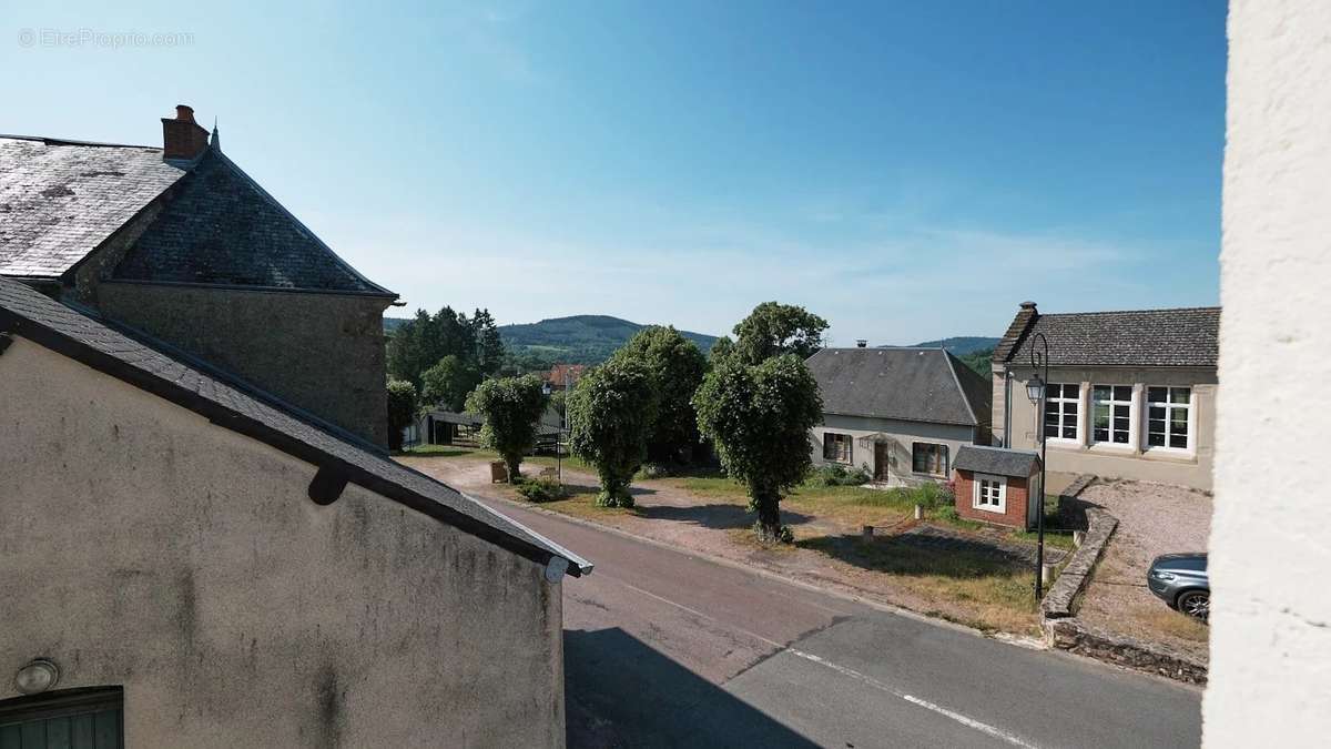 Maison à CUSSY-EN-MORVAN