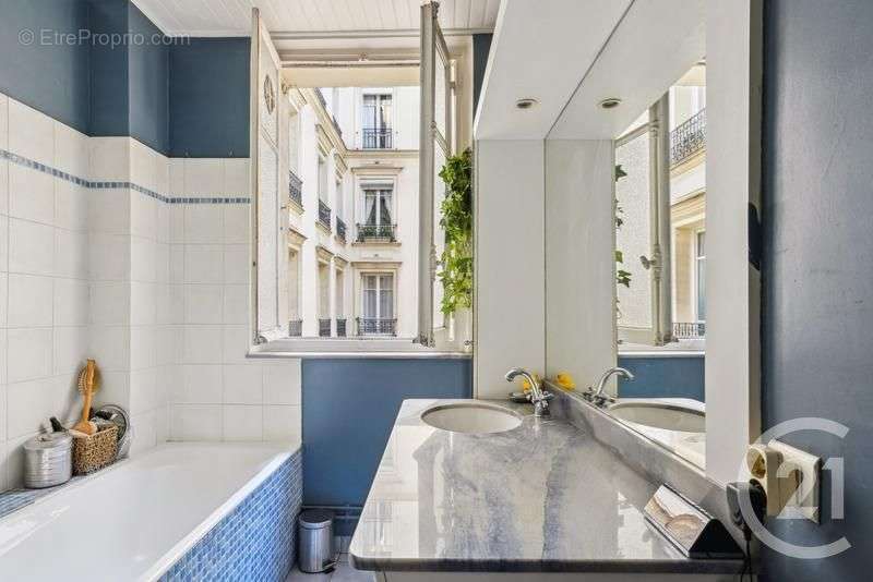 Appartement à NEUILLY-SUR-SEINE