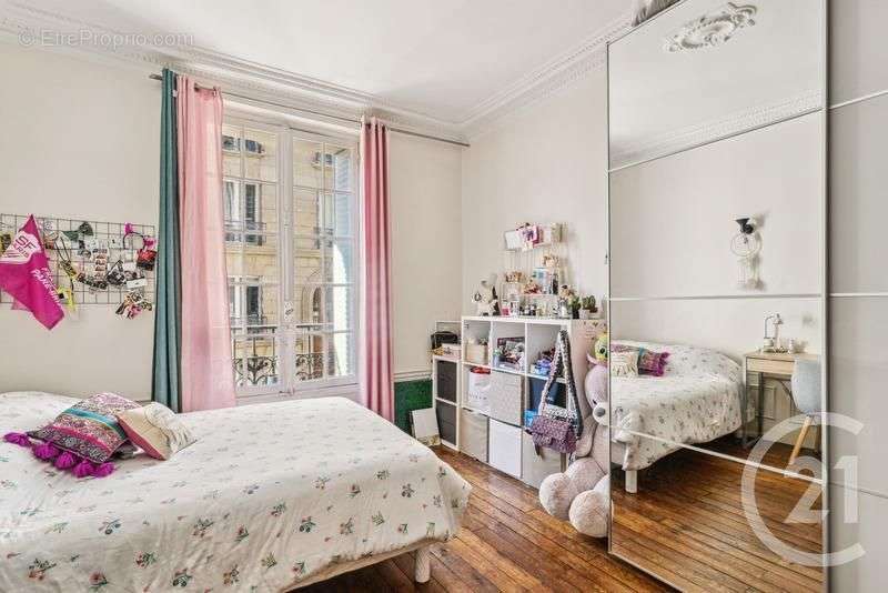 Appartement à NEUILLY-SUR-SEINE