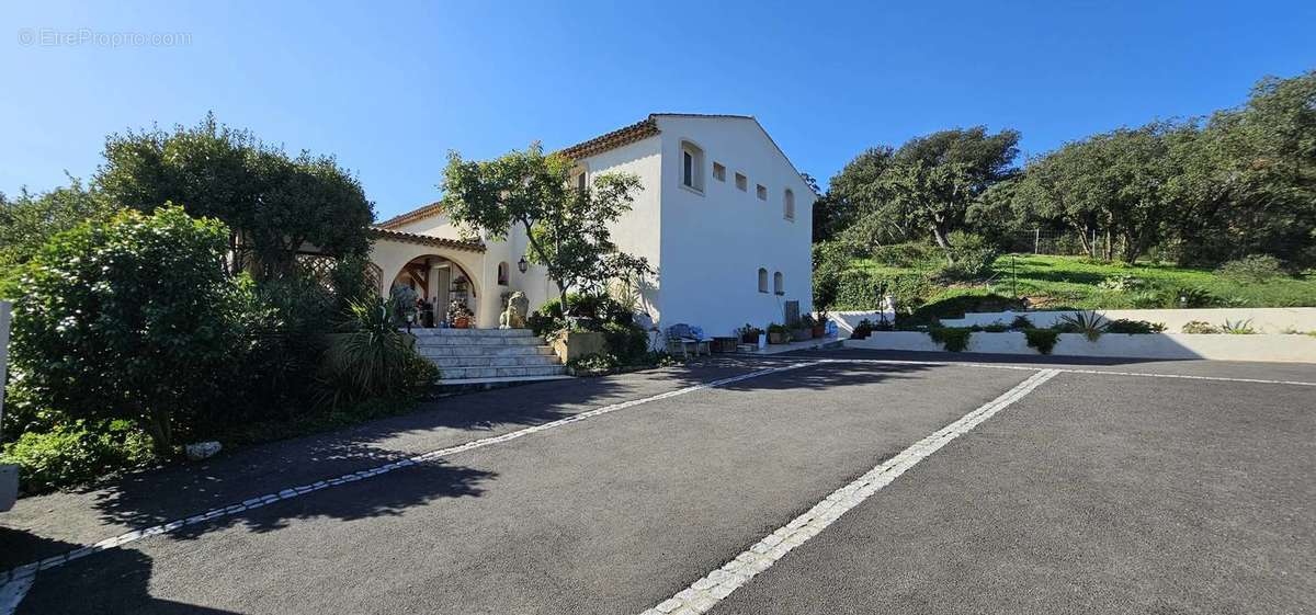 Maison à ROQUEBRUNE-SUR-ARGENS