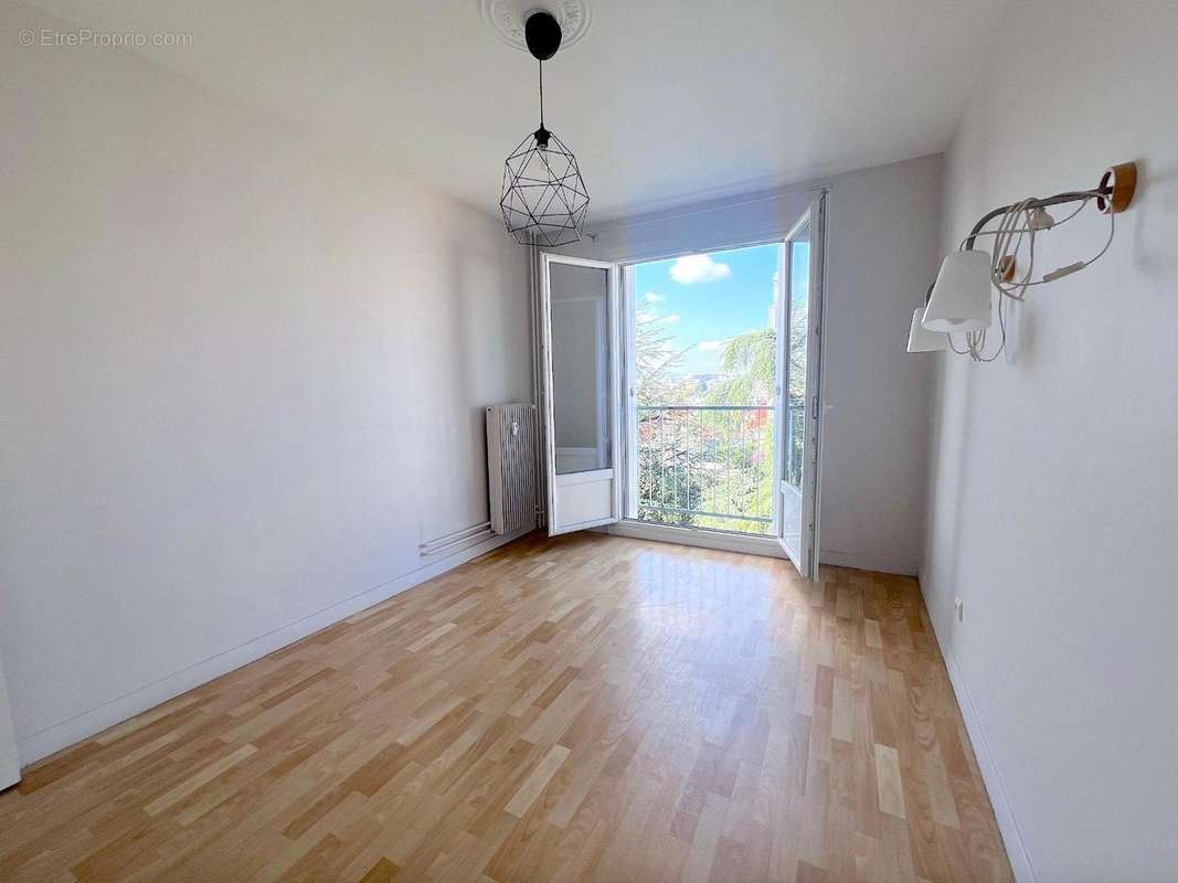   - Appartement à VILLEURBANNE