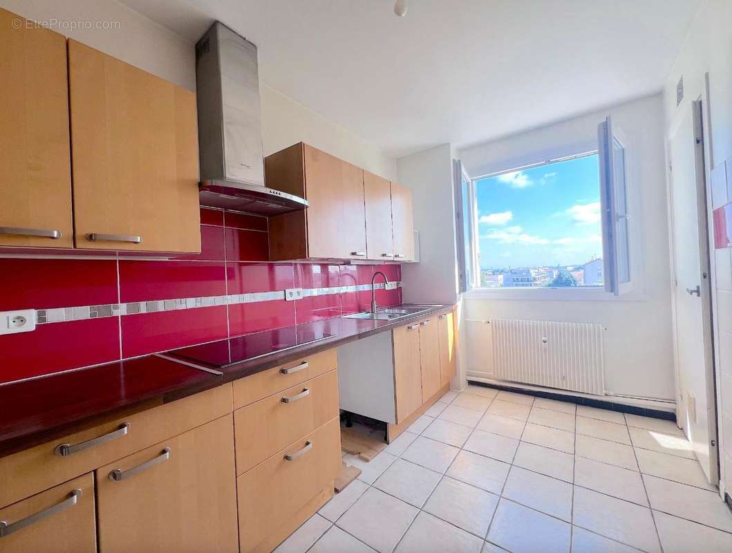   - Appartement à VILLEURBANNE