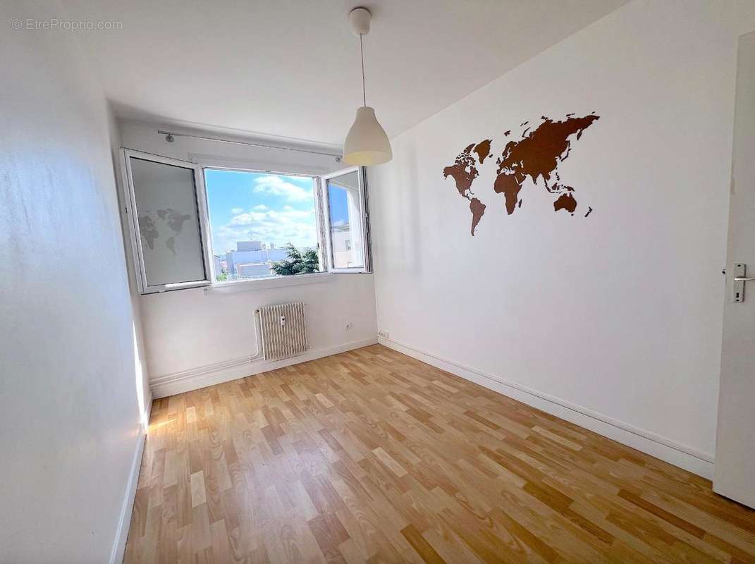   - Appartement à VILLEURBANNE