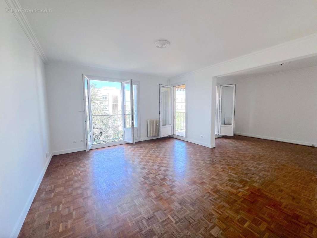   - Appartement à VILLEURBANNE