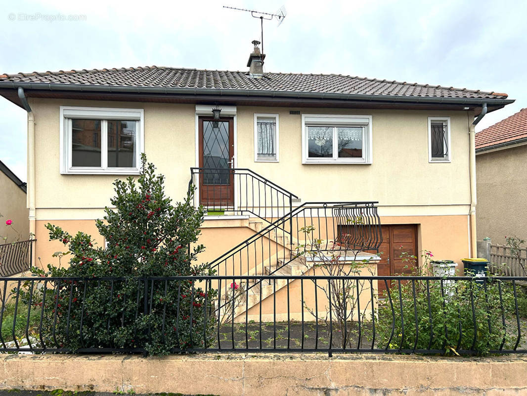 Maison à SAINT-GENEST-LERPT