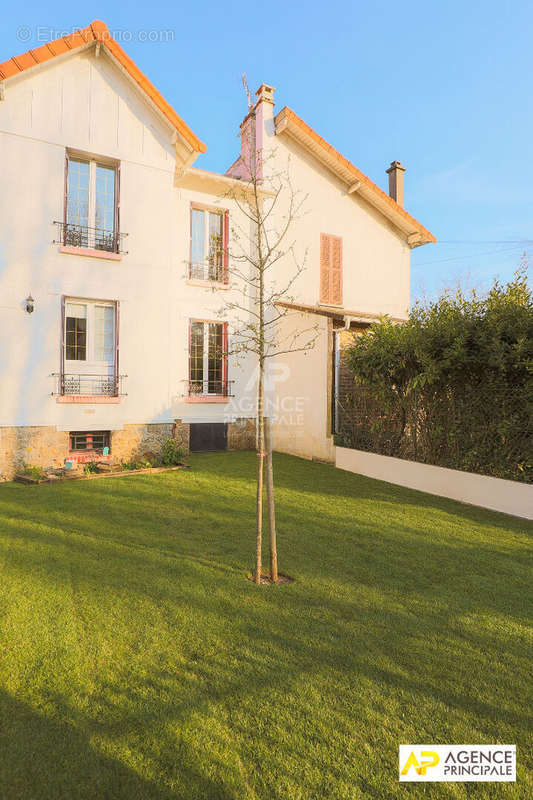 Maison à MAISONS-LAFFITTE