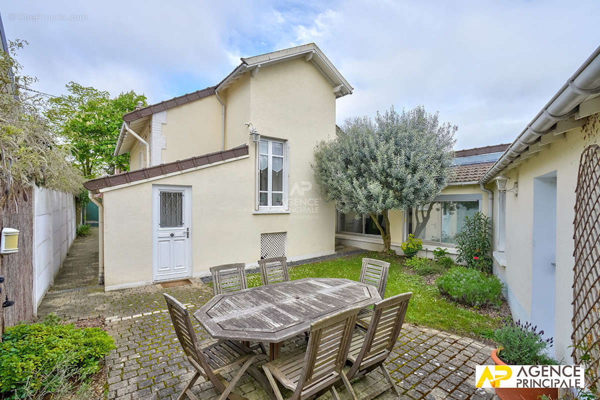 Maison à MAISONS-LAFFITTE