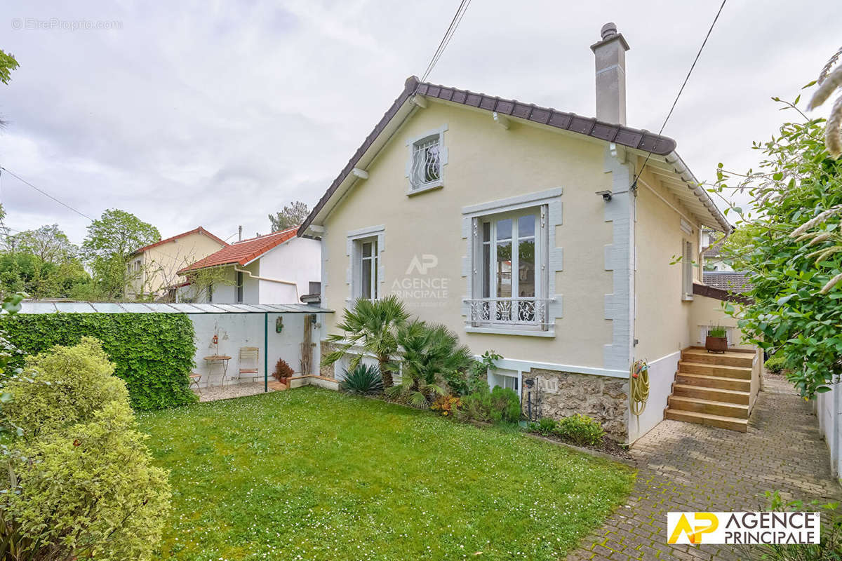 Maison à MAISONS-LAFFITTE