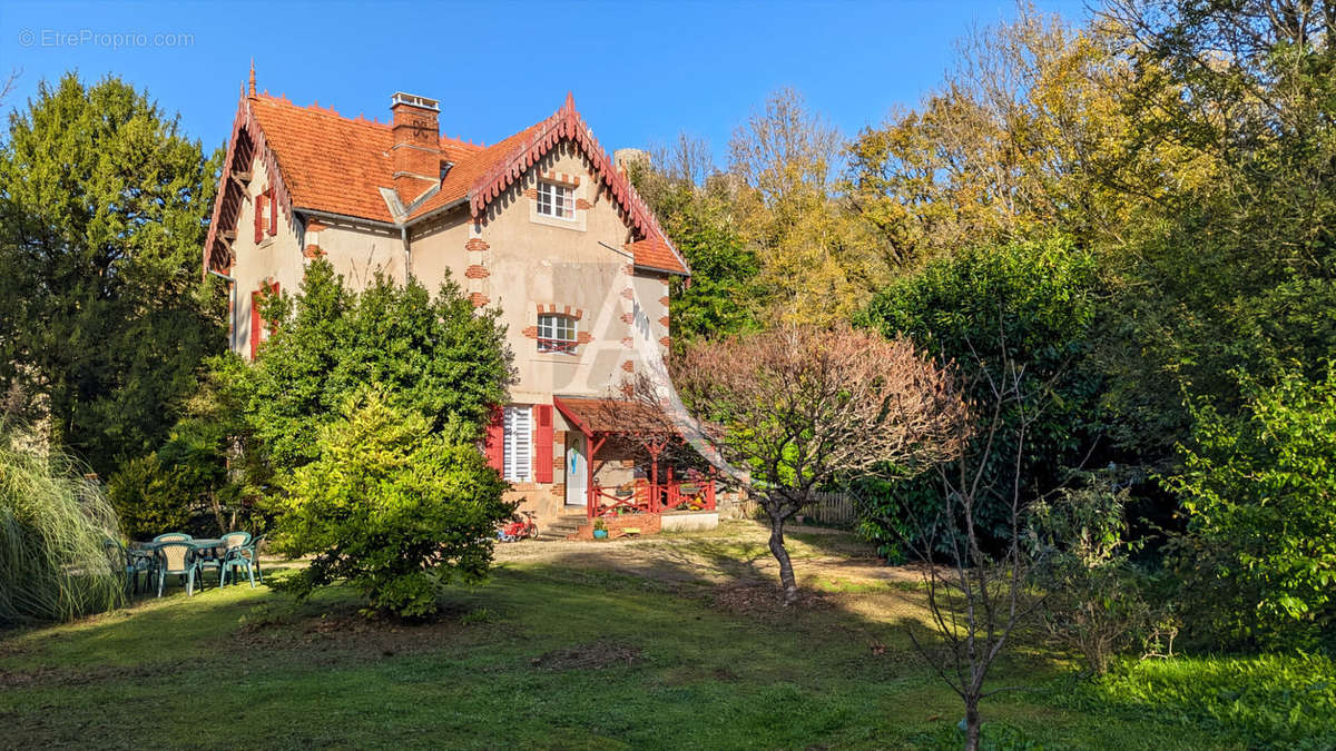 Maison à SAUVETERRE-LA-LEMANCE