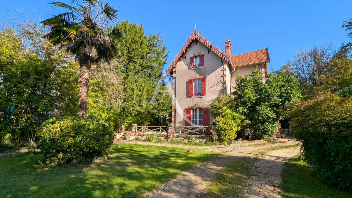 Maison à SAUVETERRE-LA-LEMANCE